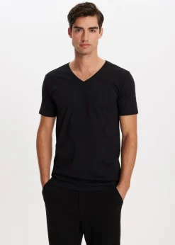 Basics|T-Shirts<The Sting Basic t-shirt met v-hals zwart