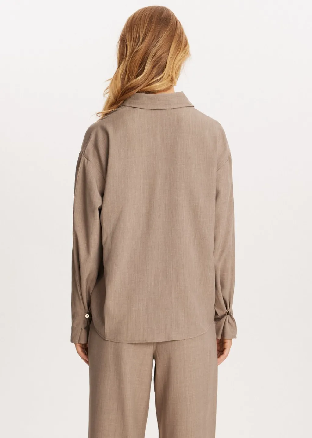 Blouses<The Sting Blouse met knoopdetail taupe