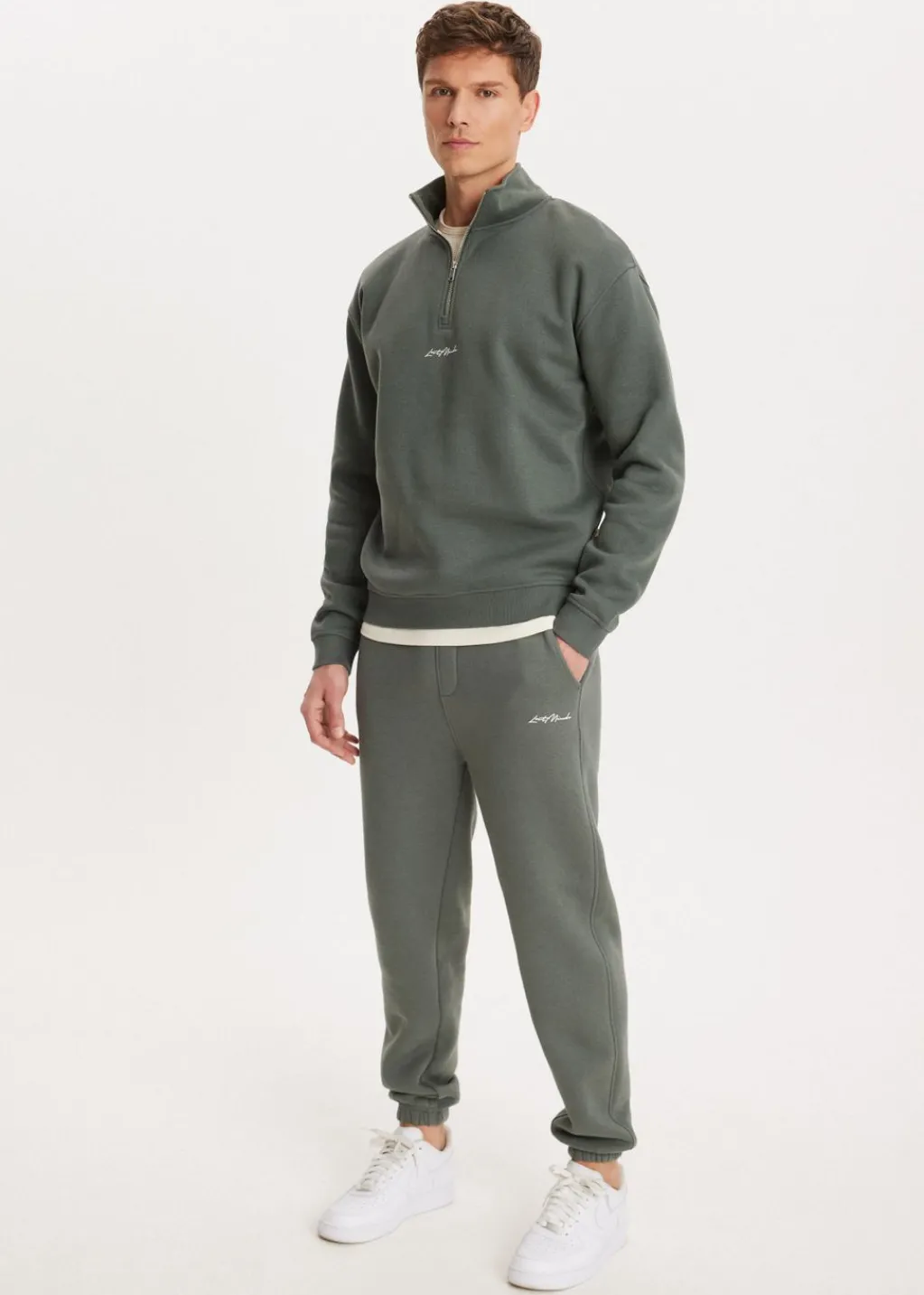 Basics|Broeken<The Sting Brushed cuffed sweatpants groen, olijf