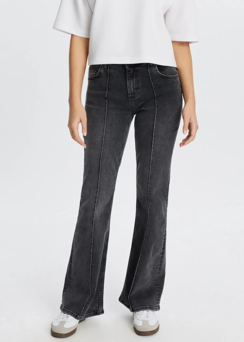 Jeans<The Sting Flared jeans met pintuck zwart, used dark