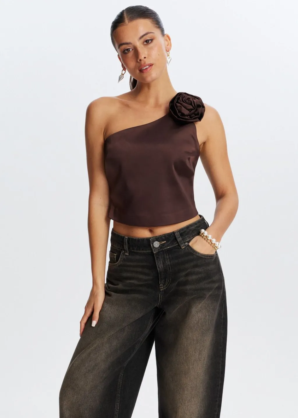 Tops<The Sting One shoulder top met roos donkerbruin