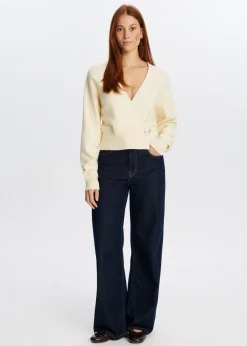 Truien En Vesten<The Sting Overlap trui met knoop creme