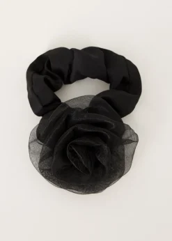 Haaraccessoires<The Sting Scrunchie met organza bloem zwart