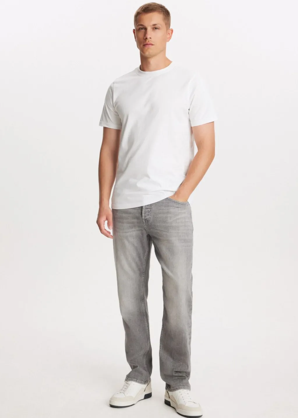 Jeans<The Sting Stretchy straight leg jeans grijs, used middle