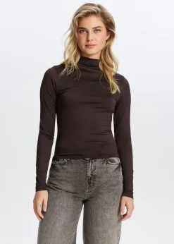 Tops<The Sting Top met hoge hals donkerbruin